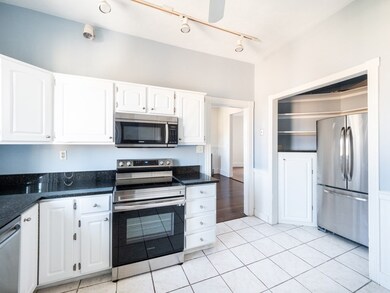 465 Washington St unit 5, Brookline, MA 02446 - photo 2