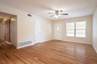 341 Bedford Ct E, Bedford, TX 76022 - photo 4