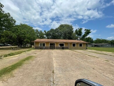 708 W 8th St, Hearne, TX 77859 - photo 3