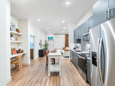 MODEL PHOTOS. PHOTOS MAY BE OF SIMILAR UNIT OR LAY