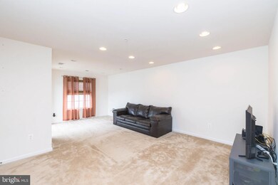 8532 Stansbury Lake Dr, Baltimore, MD 21222 - photo 5