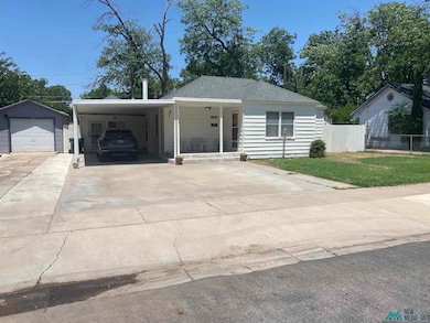 609 N Ash St, Carlsbad, NM 88220 - photo 2