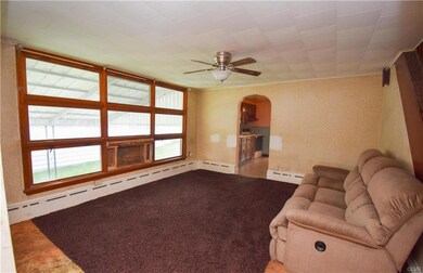 225 Brown St, Tamaqua, PA 18252 - photo 4