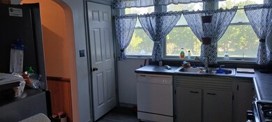 811 W Henry Rd, Thorntown, IN 46071 - photo 6