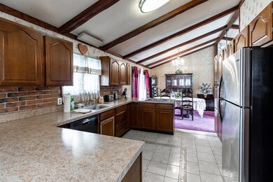 27 Hoover St, Dracut, MA 01826 - photo 4