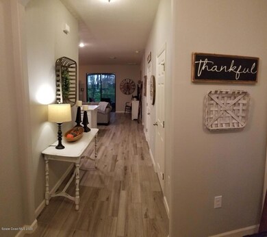 2 Foyer