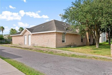 2302 Kimberly Ln, Edinburg, TX 78541 - photo 4