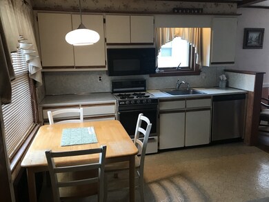 7 Horton St, Saugus, MA 01906 - photo 2