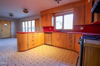 504 3rd St NW, Mandan, ND 58554 - photo 6