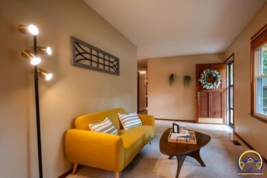 3336 SW Birchwood Cir, Topeka, KS 66614 - photo 5