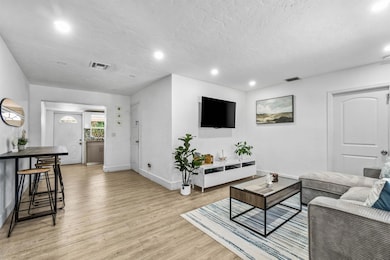 814 Franklin Rd, West Palm Beach, FL 33405 - photo 3