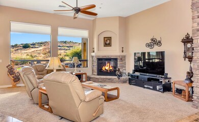 004_Living Room (1)