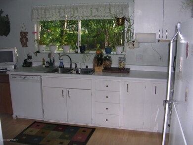 Kitchen photo 3