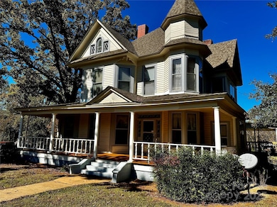 4689 Lakeview Acres Rd, Valdese, NC 28690 - photo 3