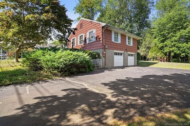10 Aragon Dr, Trumbull, CT 06611 - photo 3