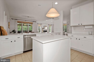 17584 Tedler Cir, Round Hill, VA 20141 - photo 5