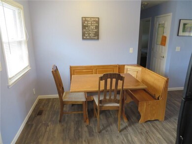 621 S 8th Ave E, Newton, IA 50208 - photo 3