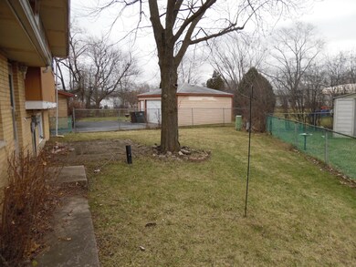 3207 Maple Ln, Hazel Crest, IL 60429 - photo 2