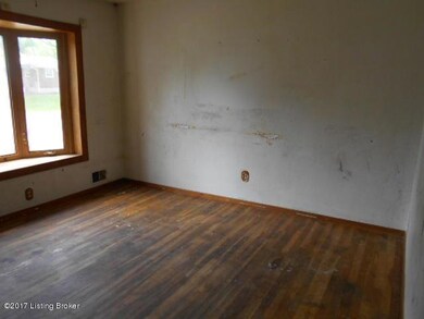 9305 Lantana Dr, Louisville, KY 40229 - photo 3