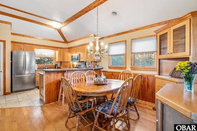 COZY DINING SPACE