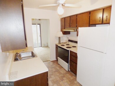 9303 Jarrett Ct, Montgomery Village, MD 20886 - photo 4