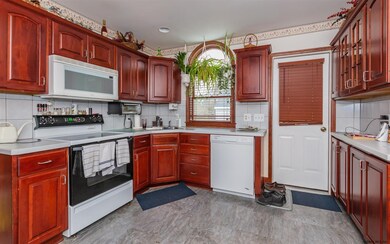 73 Cuthbert St, Schenectady, NY 12302 - photo 3