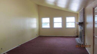 156 Sioux Ave, Carpentersville, IL 60110 - photo 3