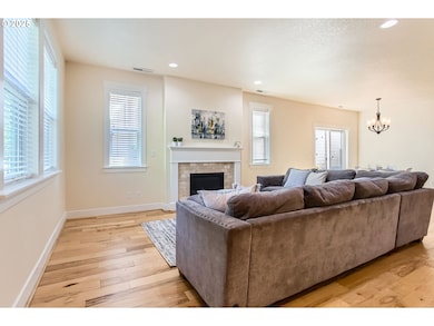 Living Room/Entrance