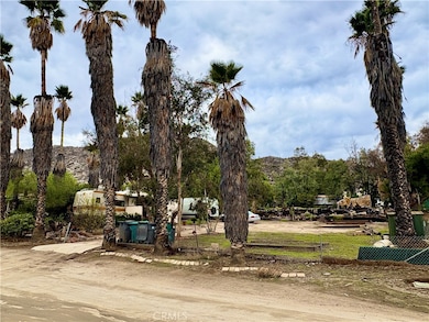 33510 Beverly Dr, Hemet, CA 92545 - photo 4