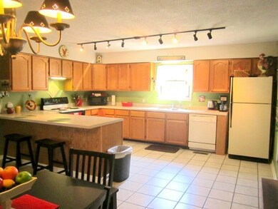 913 N Third St, Winslow, IN 47598 - photo 2