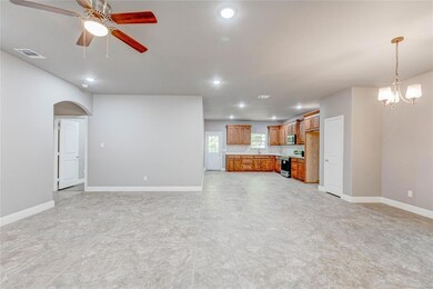 705 Royal St, Cleburne, TX 76031 - photo 4