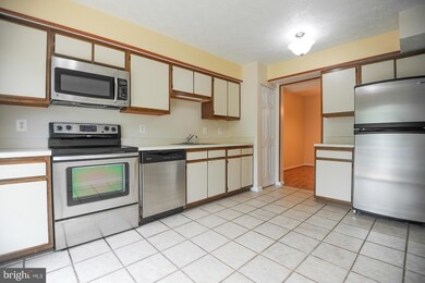 14005B Grumble Jones Ct, Centreville, VA 20121 - photo 6