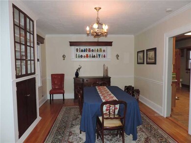 Dining Room. Great built-ins!