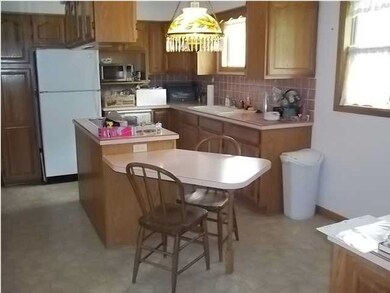 KITCHEN WITH EATING SPACE AND DESK APPLIANCES STAY