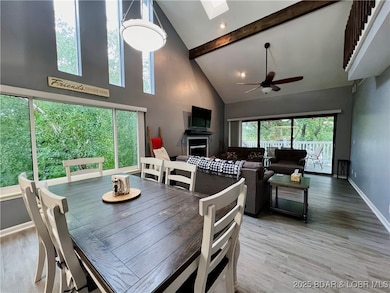 Tall vaulted ceilings for a bright and airy feel!