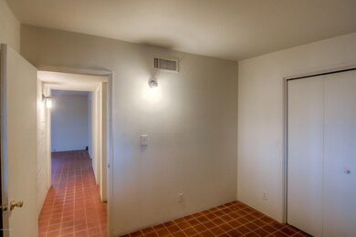 13 Bedroom photo a