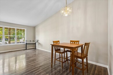 1306 Robin Dr, Carol Stream, IL 60188 - photo 7