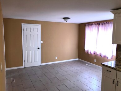 319 Amarillo Dr, Carpentersville, IL 60110 - photo 4