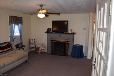 Large living room as you enter into the house.