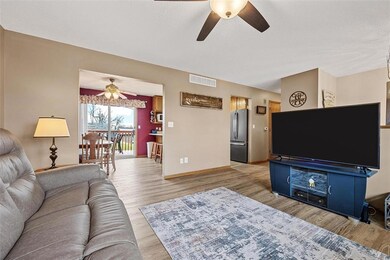 1651 21st St NW, Cedar Rapids, IA 52405 - photo 7