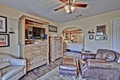 sitting room off master bedroo,