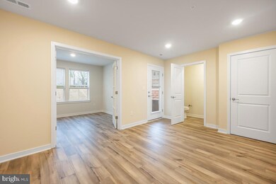 923 Magnolia Ln, Spring City, PA 19475 - photo 4