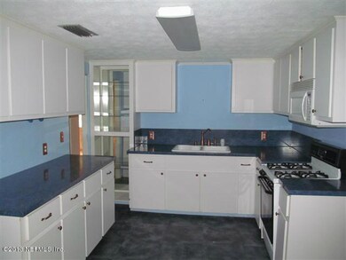 5605 Leslie Rd, Jacksonville, FL 32244 - photo 2