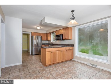 310 Maple St, Downingtown, PA 19335 - photo 6