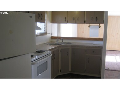 624 E B St, Rainier, OR 97048 - photo 6