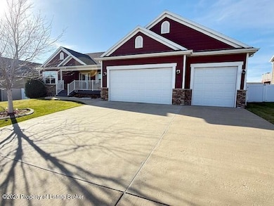 2597 Country Oak Dr, Dickinson, ND 58601 - photo 2