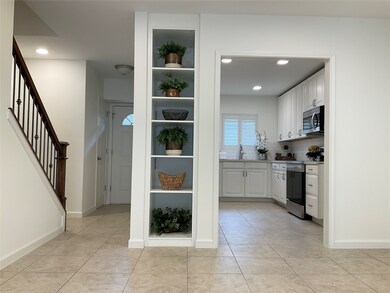 A fabulous Memorial Village location and adorable,