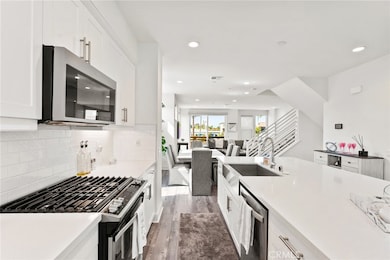 697 W 17th St, Costa Mesa, CA 92627 - photo 4