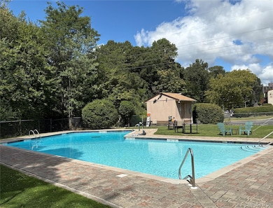 8 Secora Rd unit J-16, Monsey, NY 10952 - photo 4