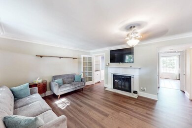 Living Room With Fire Place !